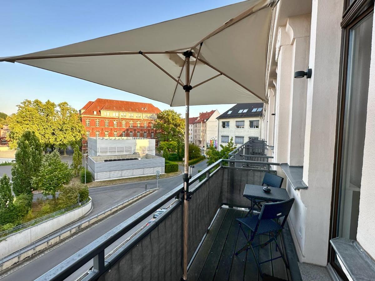 Meos 1 -zentrum-balkon-parkplatz-gym-uniklinik *
